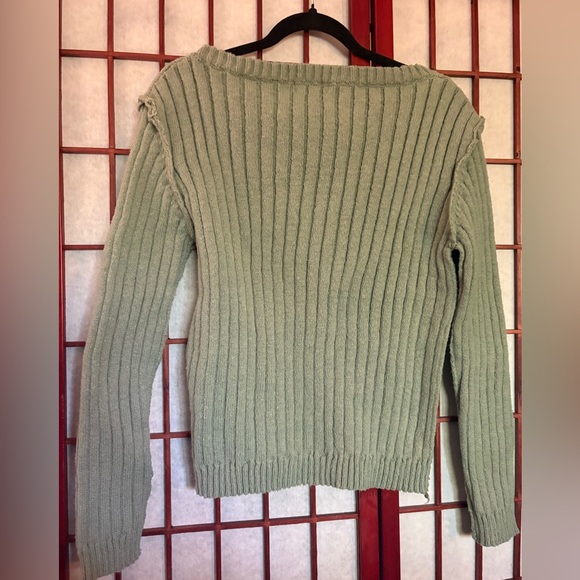 ROMWE Green Ribbed Crew Neck Sweater with Floral Heart - Picture 4 of 5